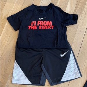 NIKE Boys sports/lounge/exercise outfit